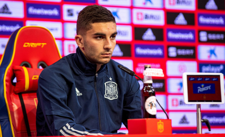 Ferrán Torres: “Jugar con Busquets es un placer, es todo más fácil”