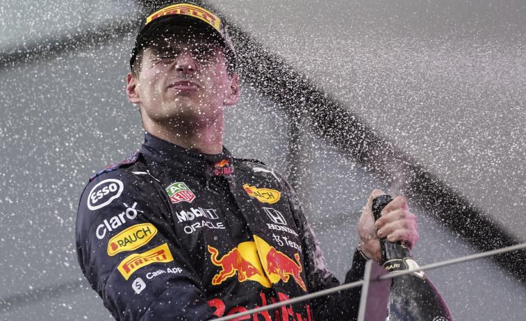 Verstappen refuerza su liderato al ganar el Gran Premio de Estiria