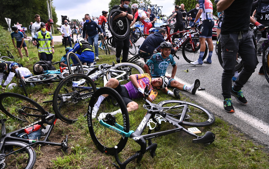 Detenida la espectadora que causó la caída durante la primera etapa del Tour de Francia