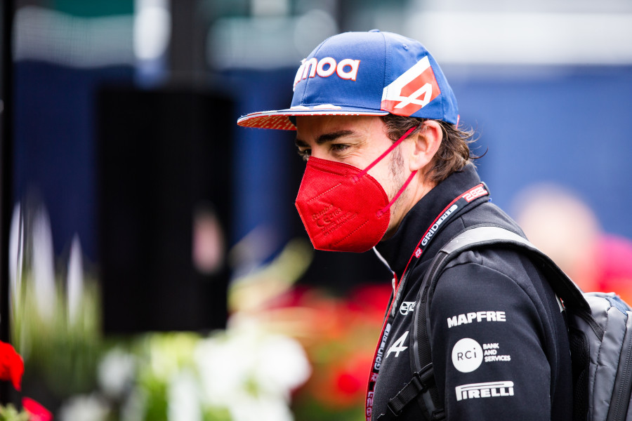 Alonso: "Estoy sorprendido y frustrado con la primera curva"