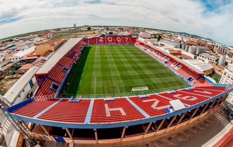 El Extremadura, único club de Segunda B en riesgo de descenso por impago a sus jugadores