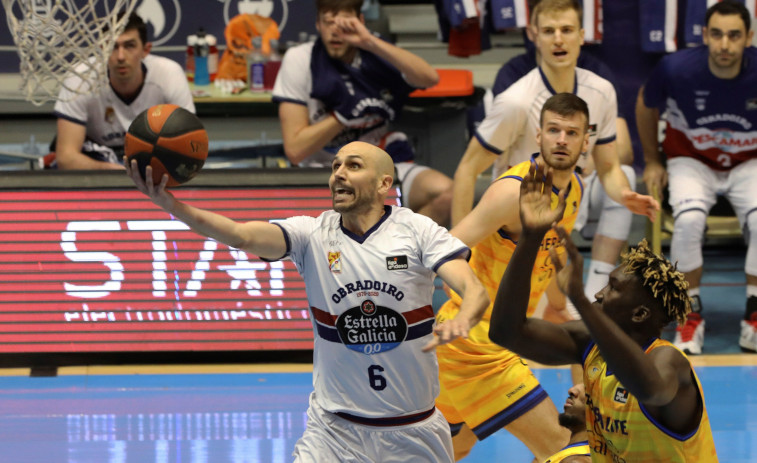 Albert Oliver renueva una temporada con el Monbus Obradoiro