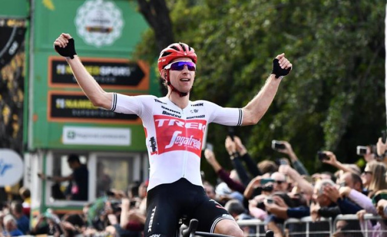 El neerlandés Mollema firma un gran triunfo en Quillan y Pogacar mantiene el amarillo