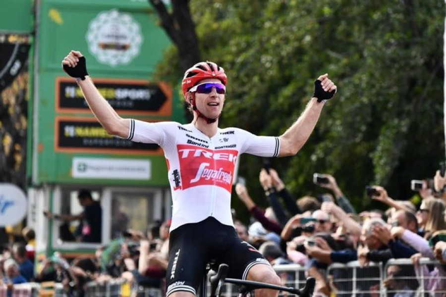 El neerlandés Mollema firma un gran triunfo en Quillan y Pogacar mantiene el amarillo