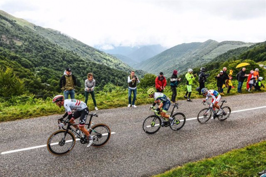 Konrad insiste hasta ganar en el Tour en un día plácido para Pogacar