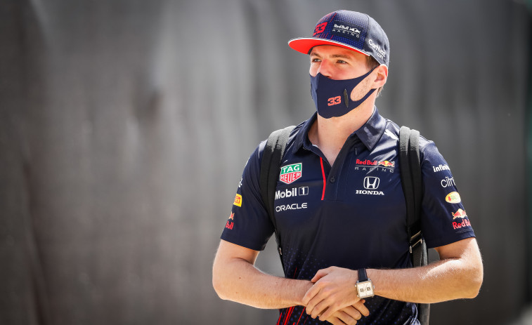 Verstappen dominó el último libre en Gran Bretaña, con Sainz tercero, Checo quinto y Alonso, 13