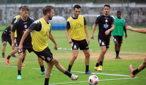 El lateral derecho, cubierto