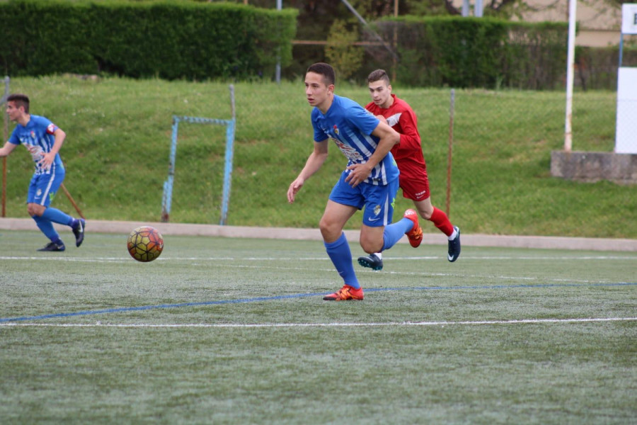 Cristian Sanz apuntala la zaga del San Tirso