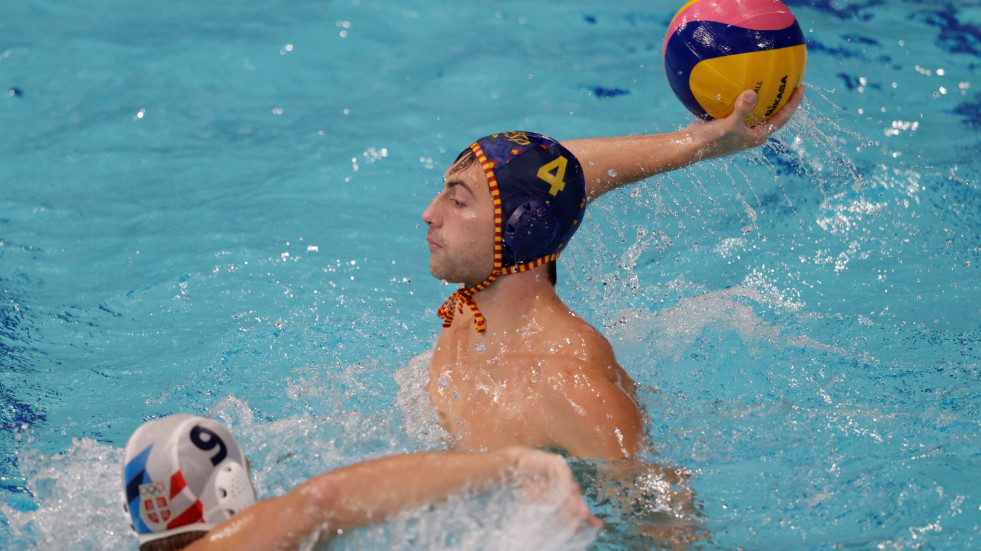 España debuta en waterpolo masculino con un triunfo ilusionante ante la campeona olímpica (12-13)