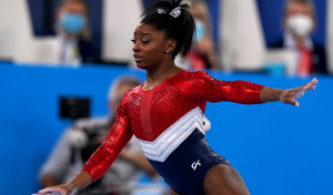 Simone Biles se baja también de las finales de salto y barras
