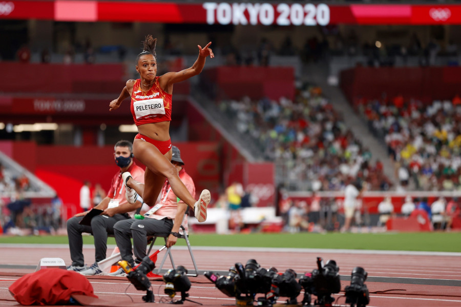 Ana Peleteiro, medalla de bronce en triple salto tras batir dos veces su récord de España