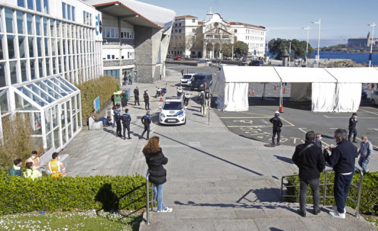 El Ayuntamiento de A Coruña ofrecerá cursos de pádel o bádminton para todas las edades 