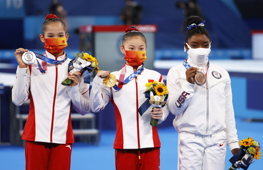 Simone Biles vuelve al podio, con un bronce en la barra de equilibrios