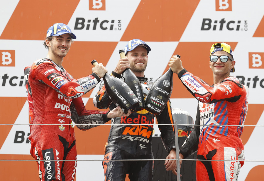 Binder arriesga en el Gran Premio de Austria y gana un fin de semana de color español
