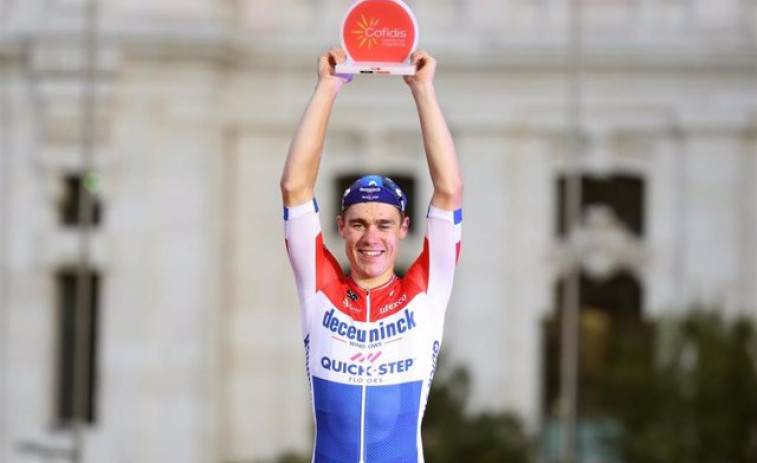 Jakobsen festeja con triunfo su regreso a La Vuelta