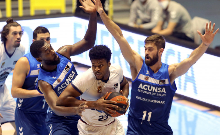 El Baskonia se refuerza con el pívot Steven Enoch