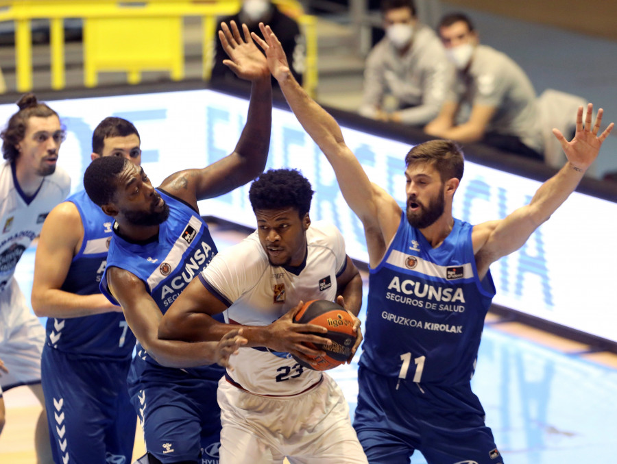 El Baskonia se refuerza con el pívot Steven Enoch