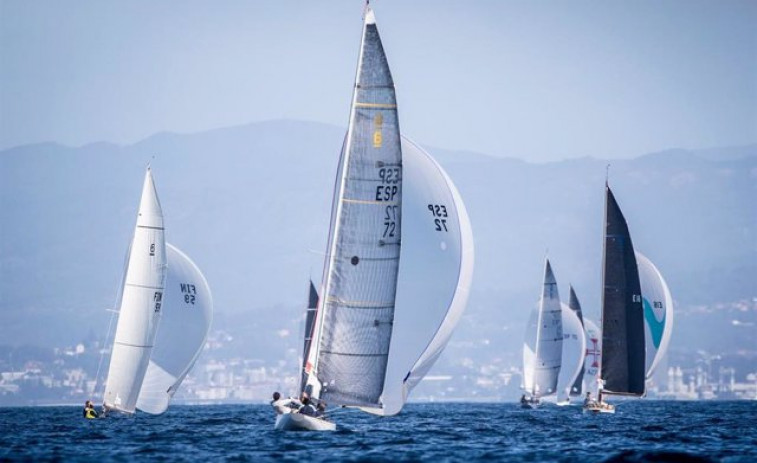 Sanxenxo calienta motores para convertirse en la capital europea de la vela