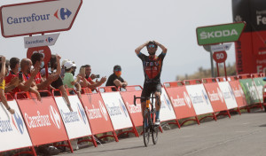 El italiano Caruso conquista con maestría el Alto del Velefique