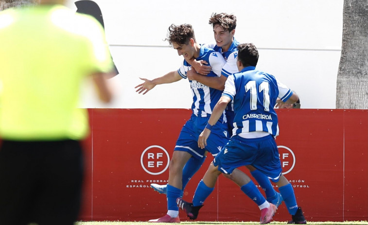 Tres blanquiazules con la Roja
