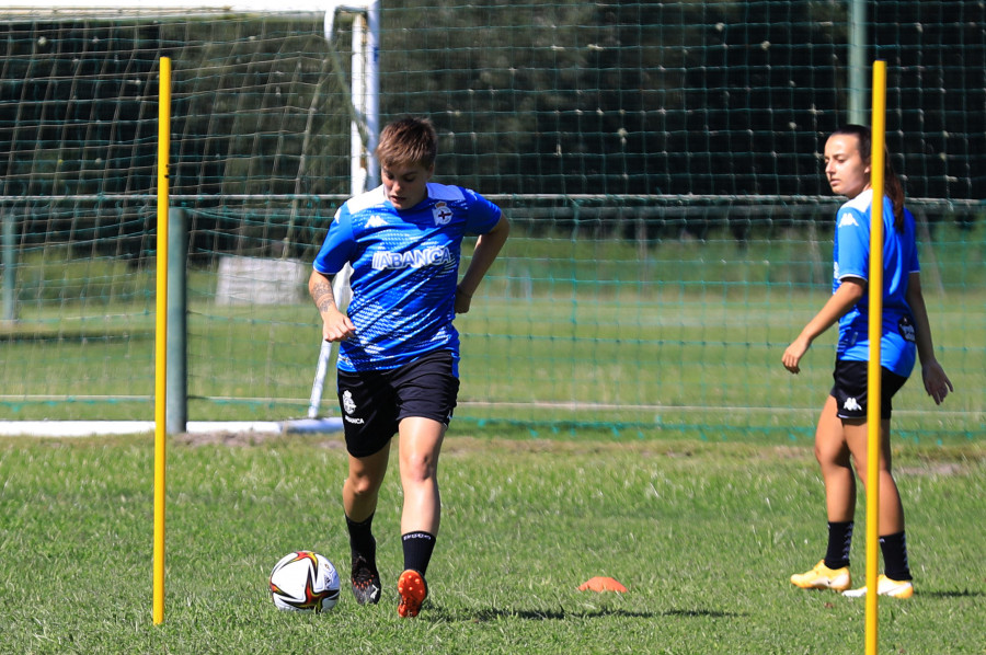 Las 18 futbolistas del Depor Abanca encargadas de luchar por el ascenso