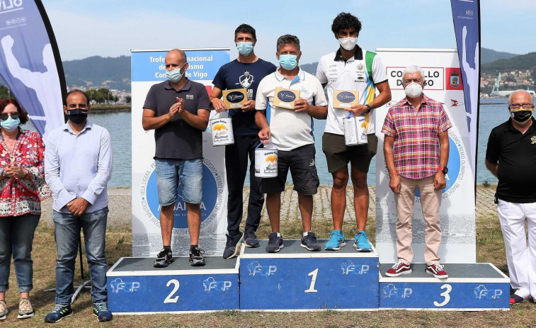 Buen papel de As Xubias y Cambre  y dominio de Cambados en Vigo