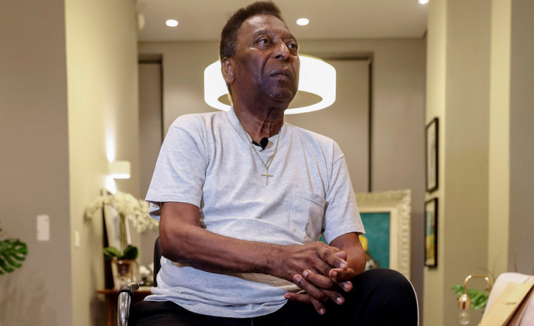 Pelé vuelve a unidad de cuidados intensivos tras extracción de tumor en colon