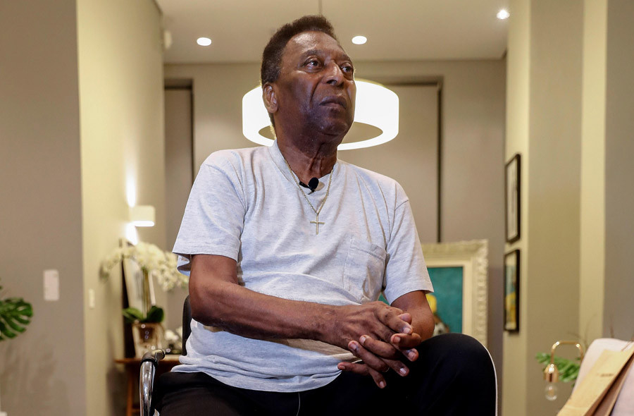 Pelé es operado de un tumor en el colón y asegura que está "muy bien"