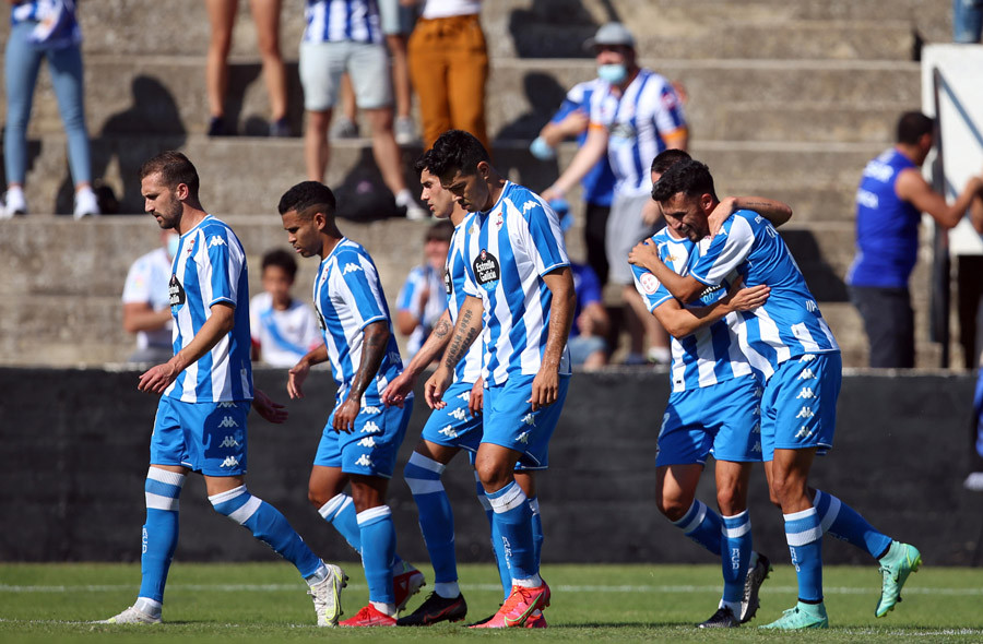 El ‘guante’ de Juergen Elitim afianza el liderato del  RC Deportivo