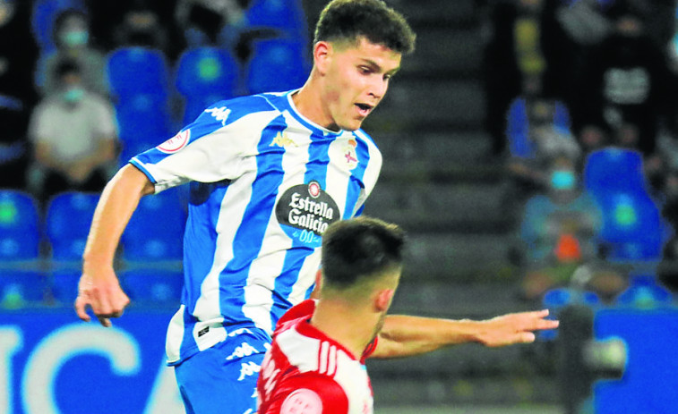 Trilli, del Deportivo, sigue avanzando: completa media hora con el grupo