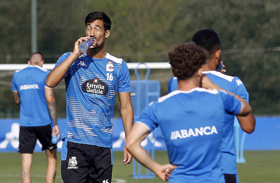 La zaga del Depor se resiente con la baja de Pablo Trigueros