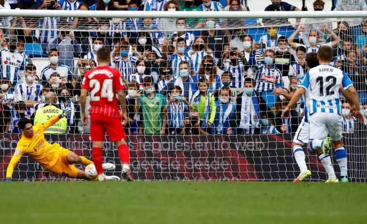 Real Sociedad y Sevilla ponen en peligro a Míchel y Robert Moreno