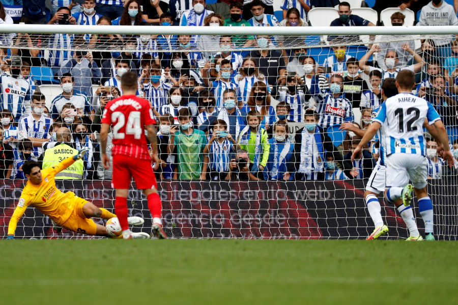 Real Sociedad y Sevilla ponen en peligro a Míchel y Robert Moreno