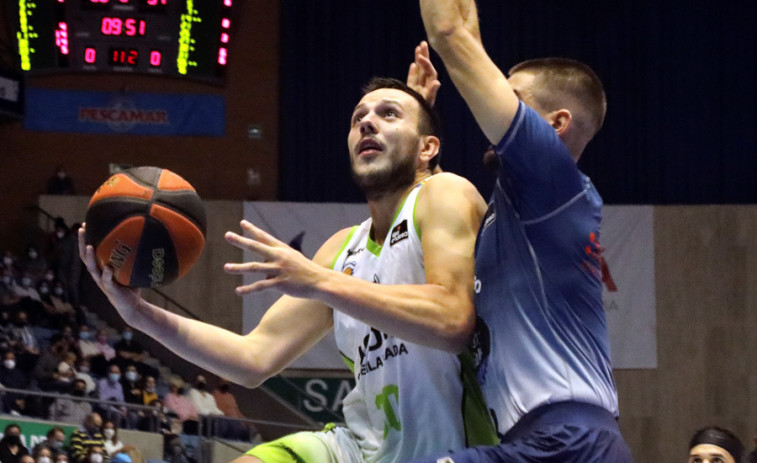 El Obradoiro sentencia al Fuenlabrada al descanso