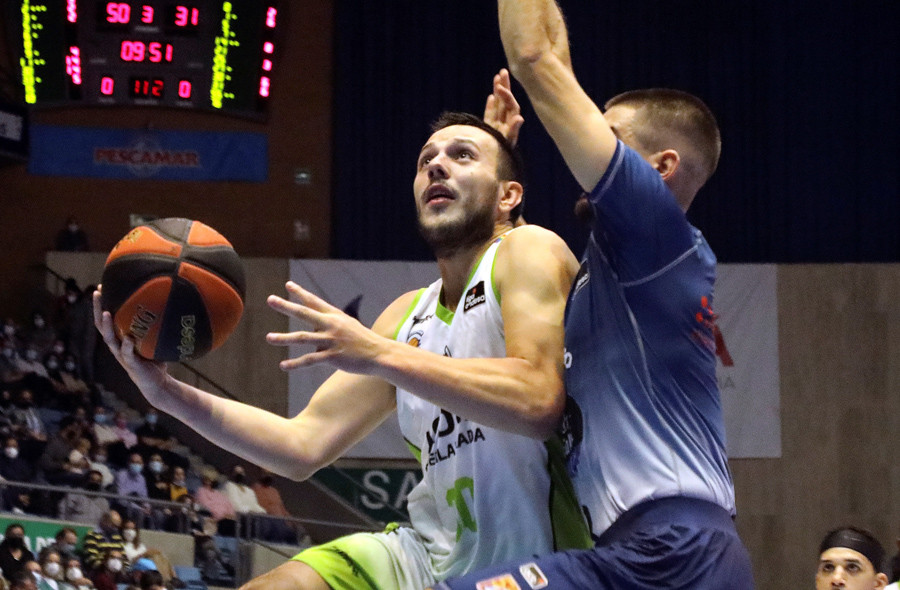 El Obradoiro sentencia al Fuenlabrada al descanso