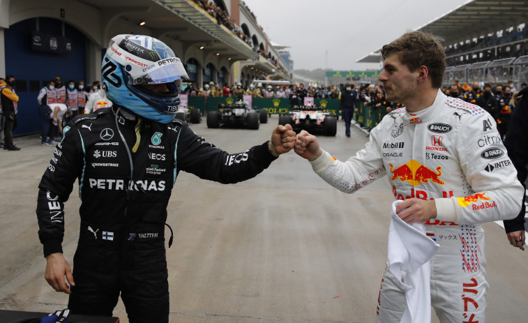 Bottas ganó en el Gran Premio de Turquía, Verstappen recuperó el liderato y 'Checo' Pérez pisó el podio