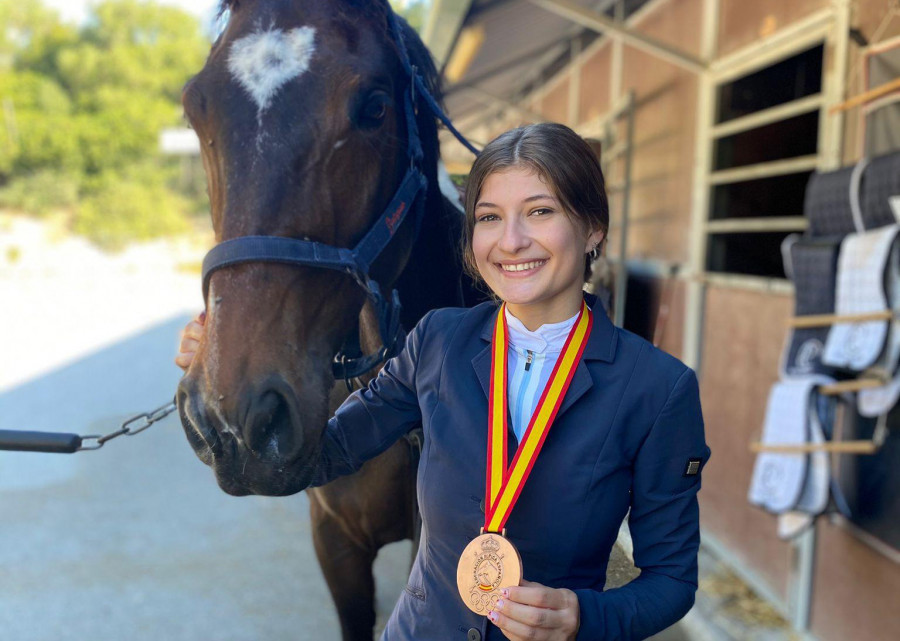 Ainoa Calviño se cuelga la medalla de bronce en Vejer de la Frontera