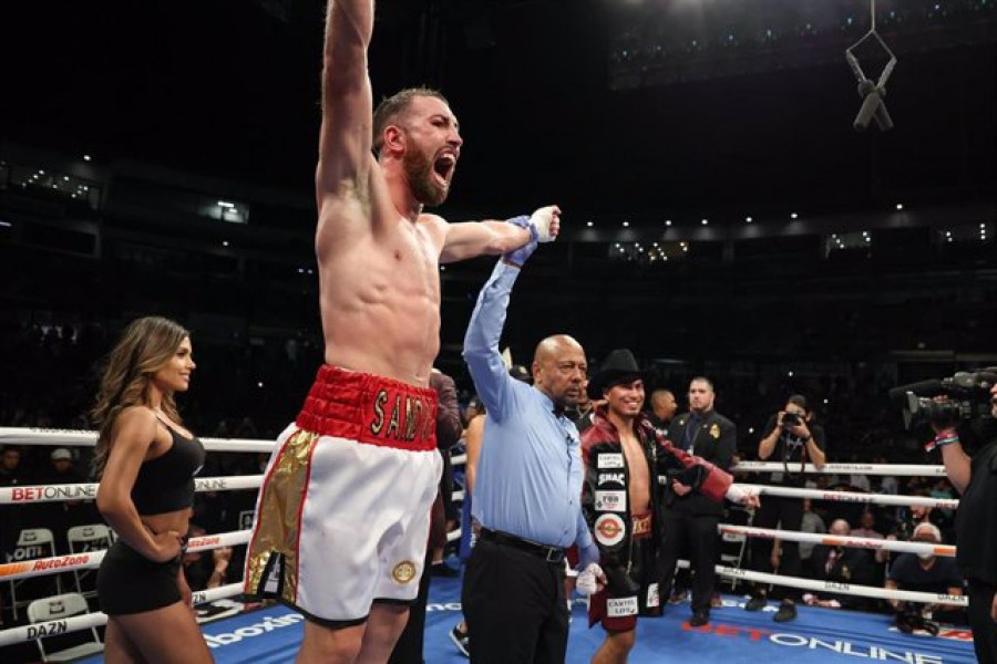 Sandor Martín hace historia derrotando al excampeón del mundo Mikey García