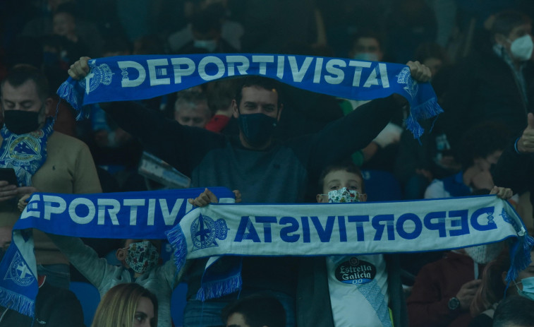 Los seguidores deportivistas disfrutaron ganando  bajo la lluvia