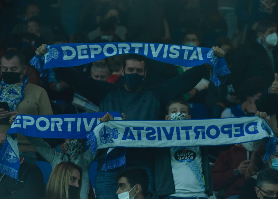 Los seguidores deportivistas disfrutaron ganando  bajo la lluvia