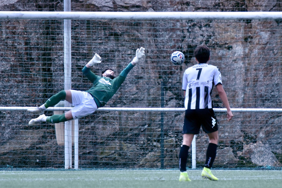 El Victoria da menos miedo sin Raña y no pasa del empate