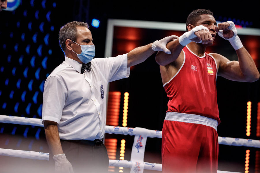 Enmanuel Reyes, a octavos de final del Mundial por unanimidad