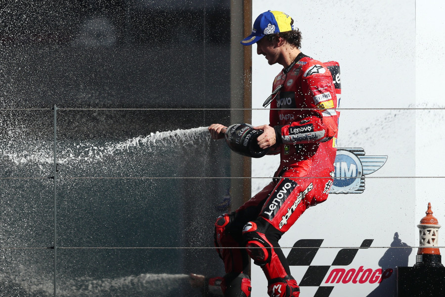 Bagnaia gana fácil y Mir se anima en Portimao