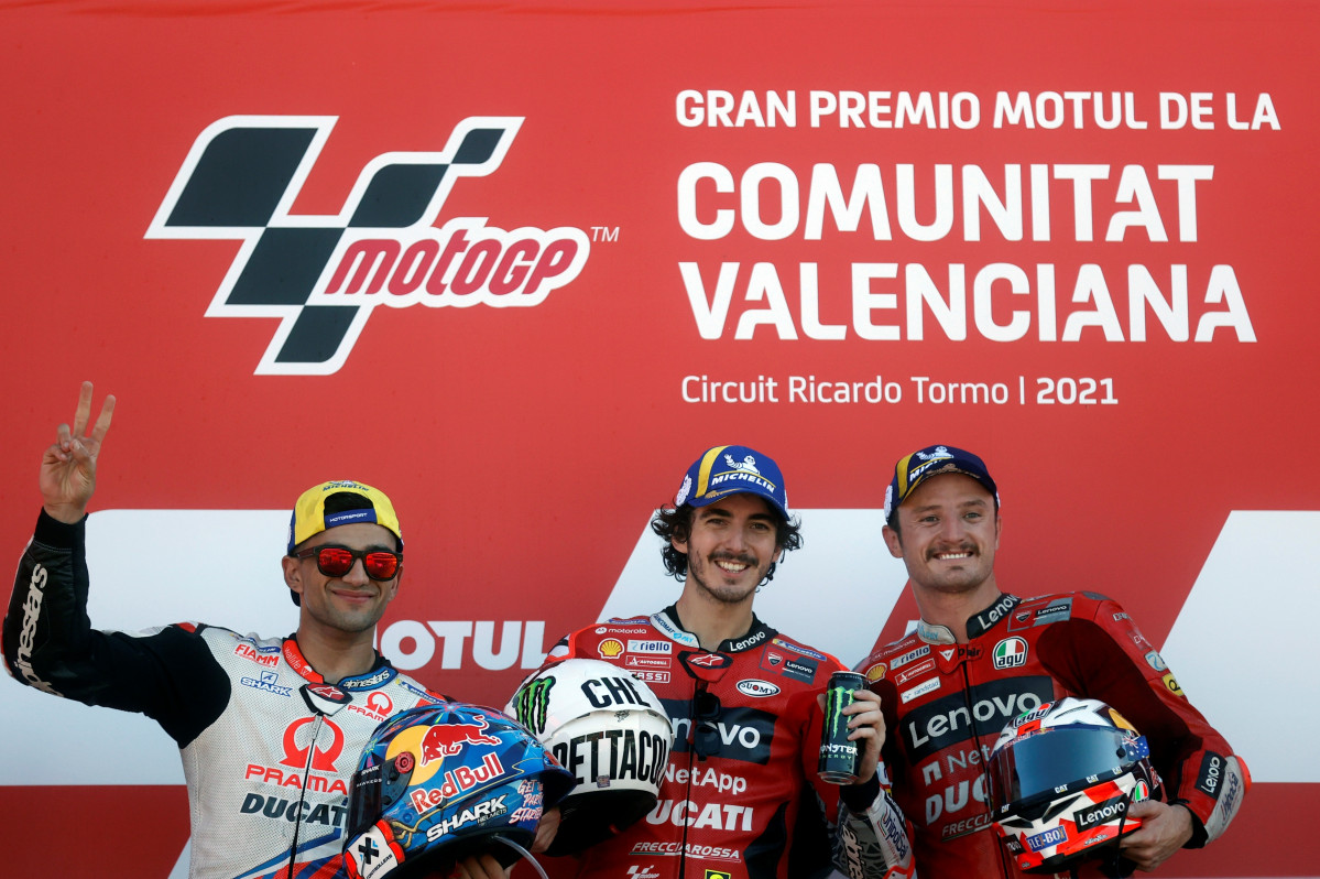 Moto GP, Francesco Bagnaia, Jorge Martín y Jack Miller, en el podio tras la carrera en el circuito Ricardo Tormo de Cheste
