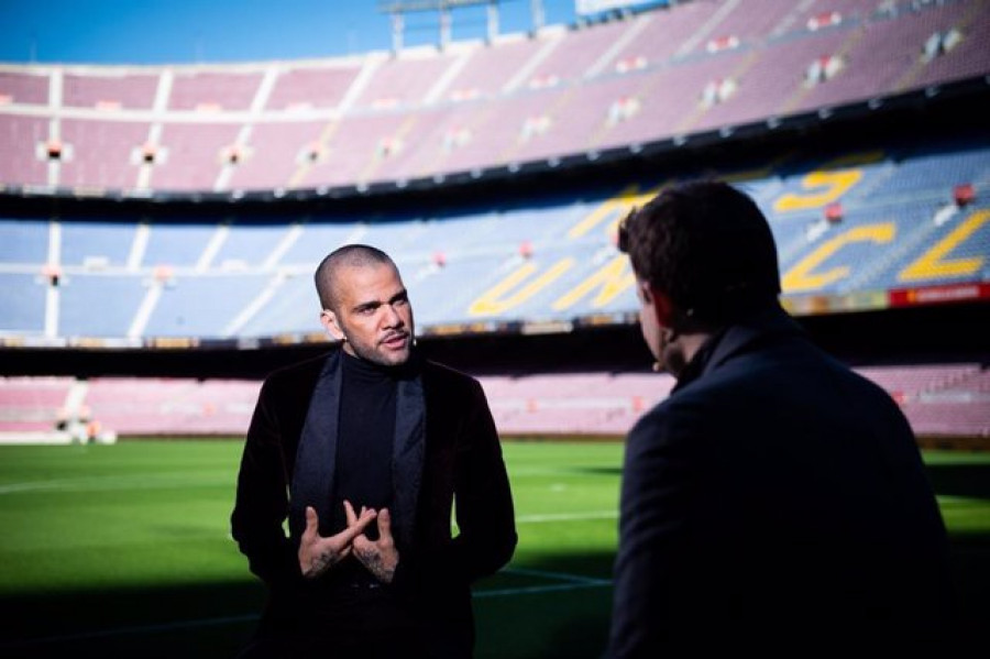 La 'locura' de Alves en el Camp Nou: "El vestuario ya está mejor porque estoy yo"