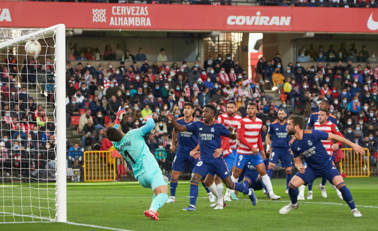 Plácida victoria del Real Madrid en Granada (1-4)