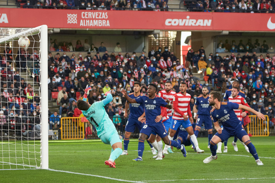 Plácida victoria del Real Madrid en Granada (1-4)