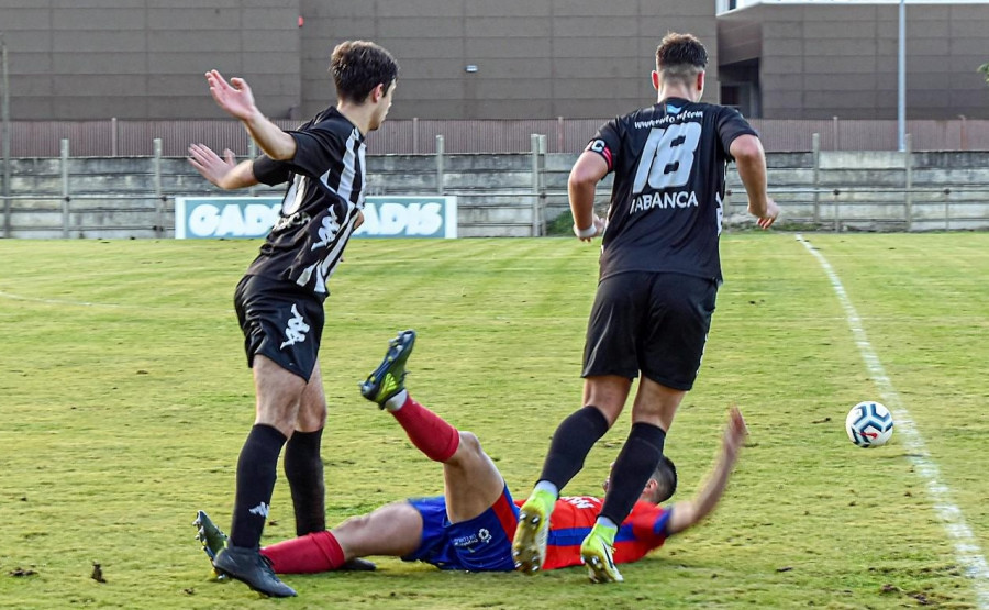 El Victoria extiende el periscopio