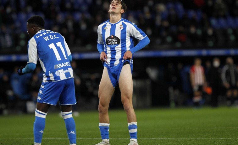 El Depor dejó huir la opción de demarrar  en el liderato