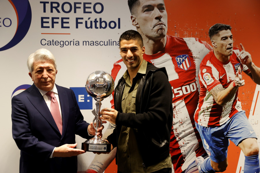 Luis Suárez recibe el Trofeo EFE; "un premio al esfuerzo y al trabajo"